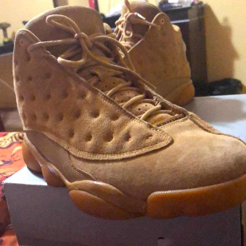 Jordan 13 Retros/Wheat..(slightly worn)